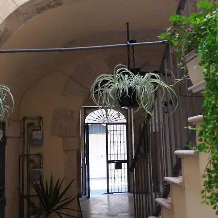 Casa Nagale- Di Charme Nel Cuore Di Ortigia A 50 Mt Dal Mare Apartment *