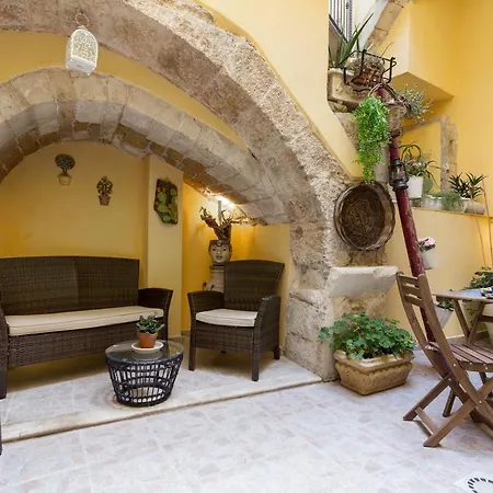 Casa Nagale- Di Charme Nel Cuore Di Ortigia A 50 Mt Dal Mare Apartment