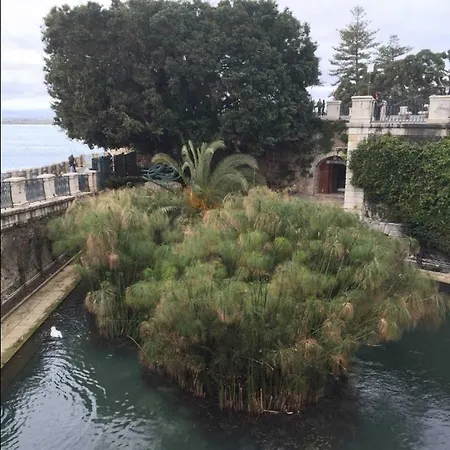 Apartment Casa Nagale- Di Charme Nel Cuore Di Ortigia A 50 Mt Dal Mare