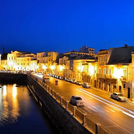 Casa Nagale- Di Charme Nel Cuore Di Ortigia A 50 Mt Dal Mare