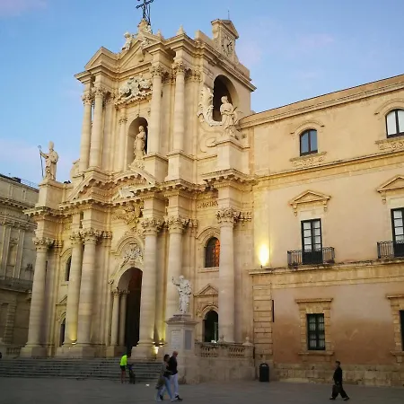 Casa Nagale- Di Charme Nel Cuore Di Ortigia A 50 Mt Dal Mare Apartment